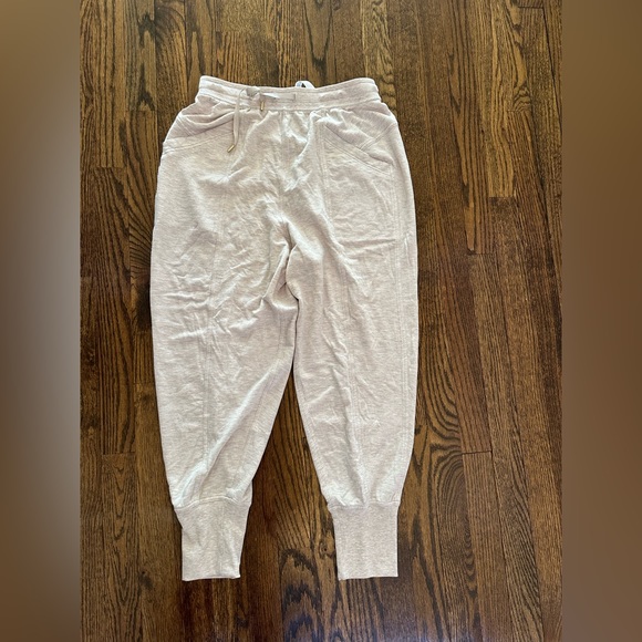 Lululemon beige joggers size 6 - Picture 5 of 5